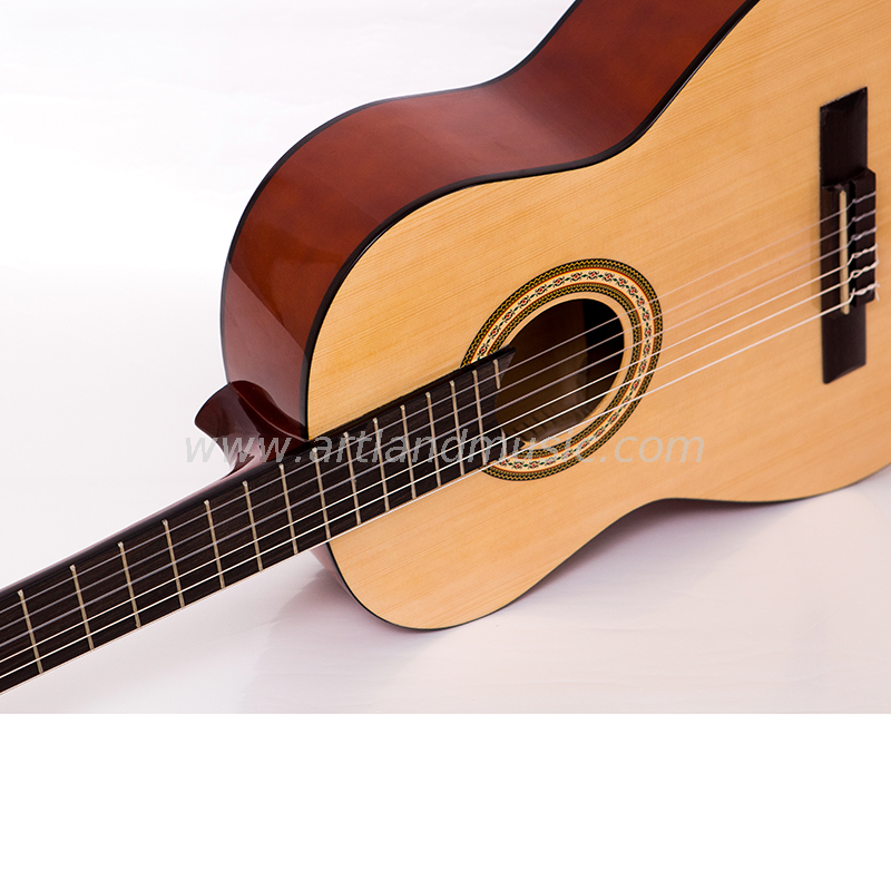 Guitarra clásica trasera y lateral de tilo con tapa de abeto (CG966)